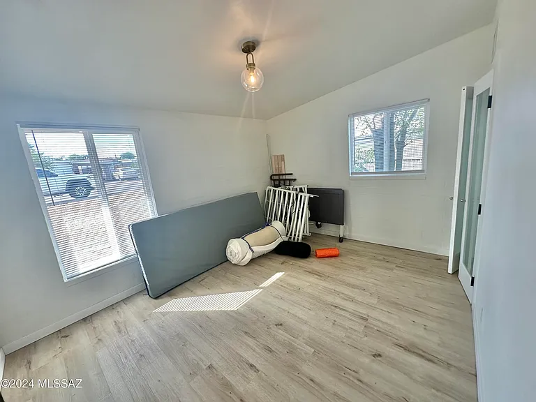 227 S Avenue B — Photo 20