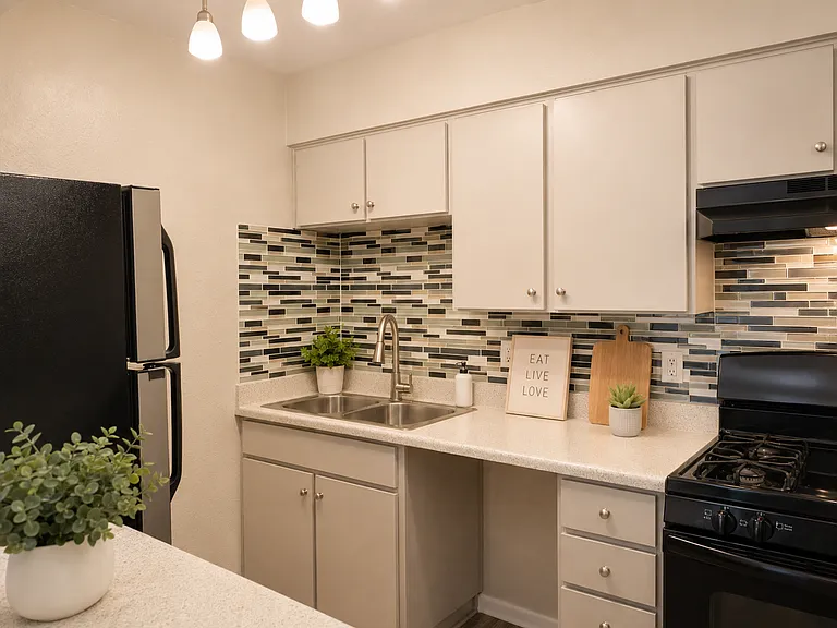 808 at South Center: Quiet community close to great amenities! — Photo 7