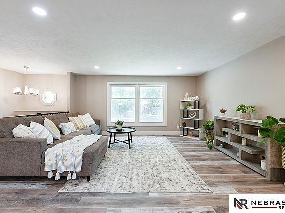 5th image of 411 Teakwood Dr