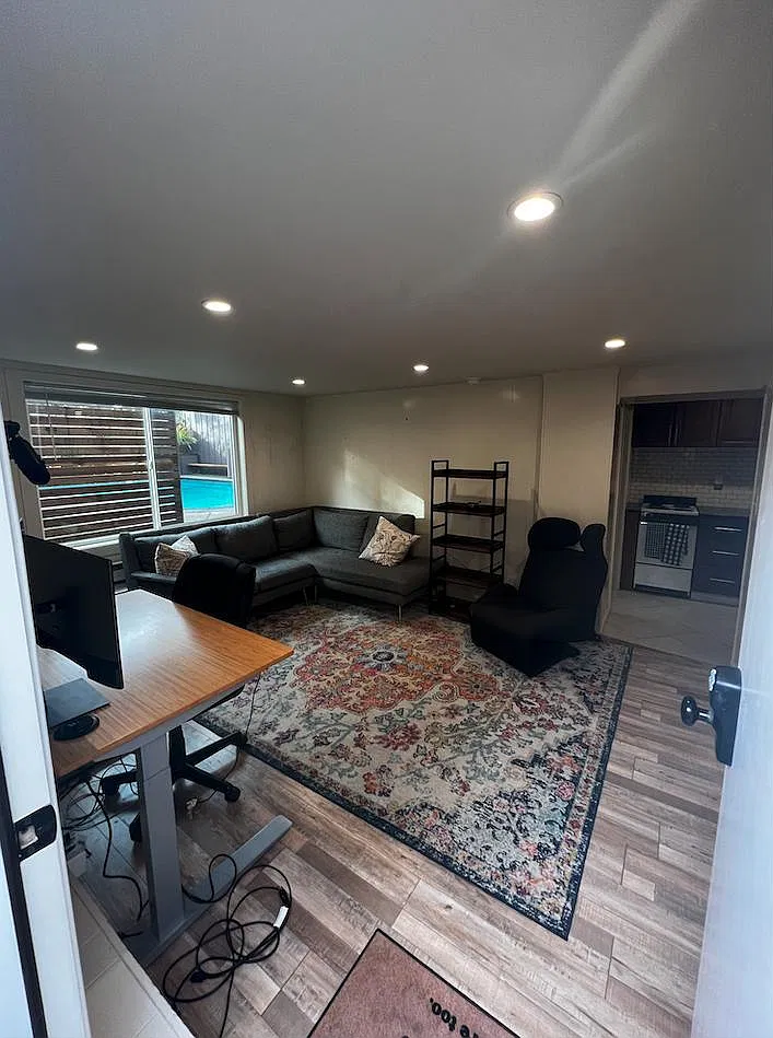 335 C St — Photo 1
