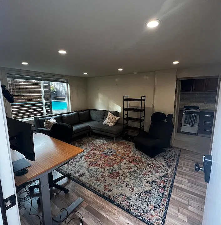 335 C St