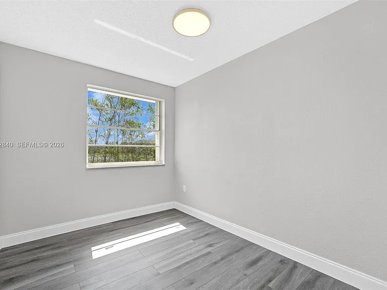 10065 NW 54th Ter — Photo 32