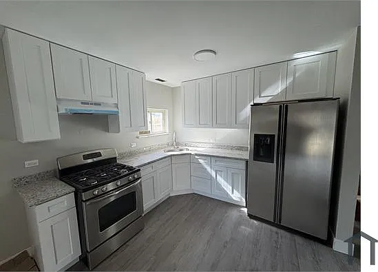 3 bed, 1300 sqft, $1,950 — Photo 2