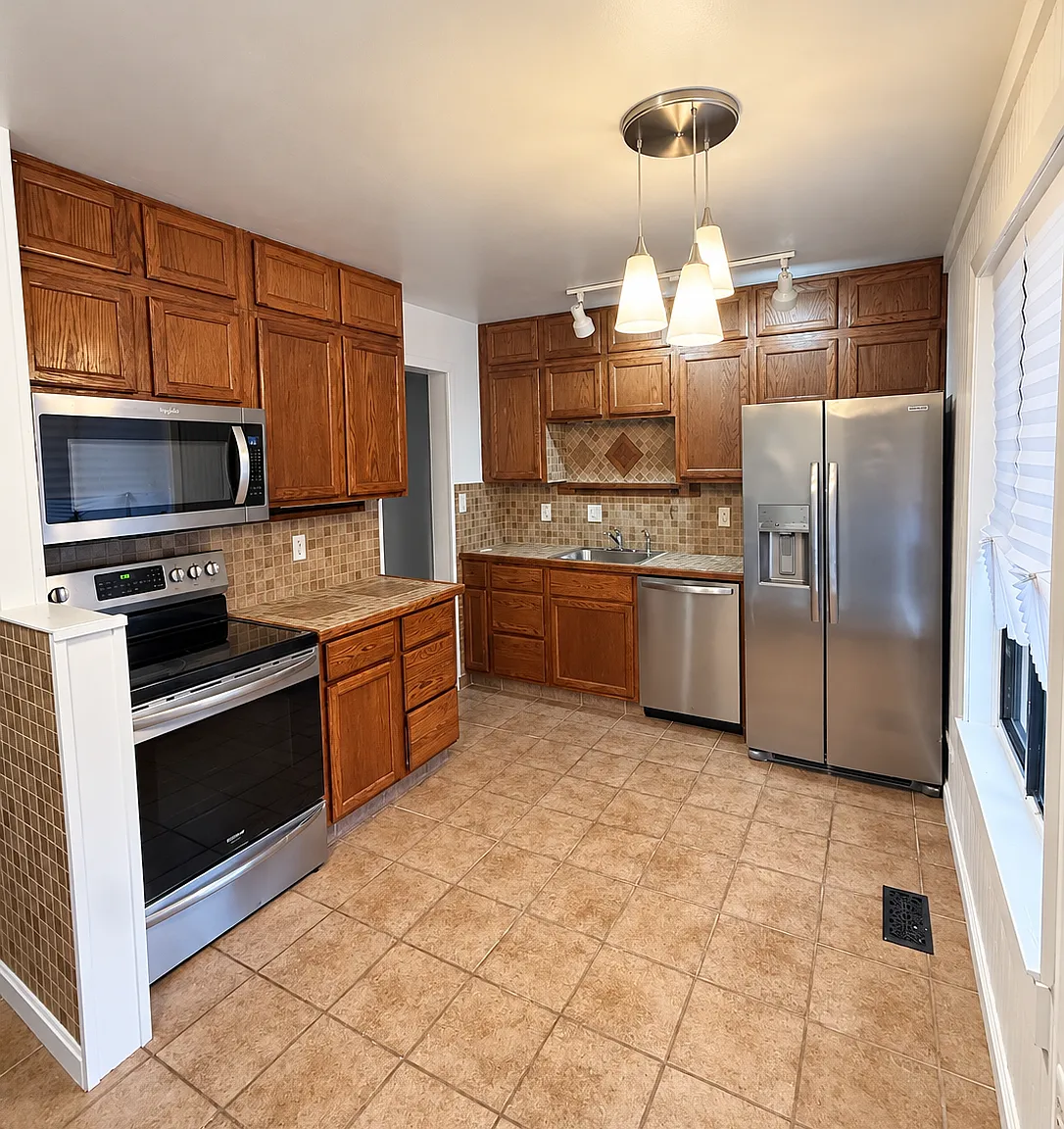 4 bed, 2.5 bath, 1470 sqft, $2,900 — Photo 2