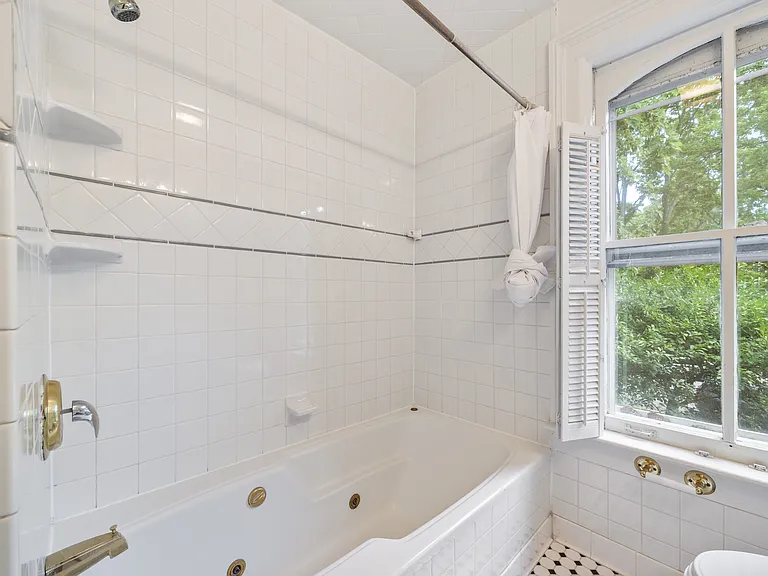 1906 Orrington Ave — Photo 22