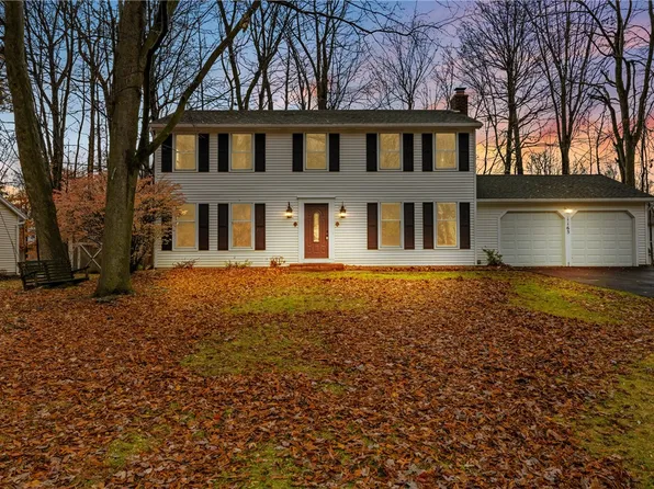 1165 Woodbridge Ln, Webster, NY 14580