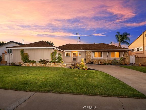 3rd image of 2211 E Romneya Dr