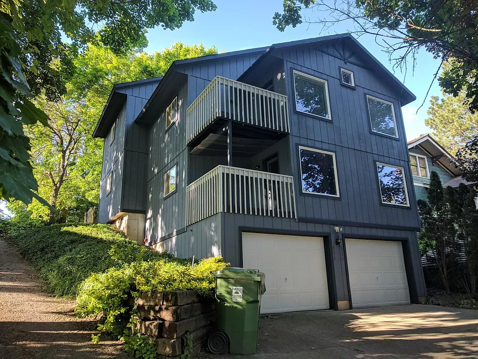 413 E 11th Ave