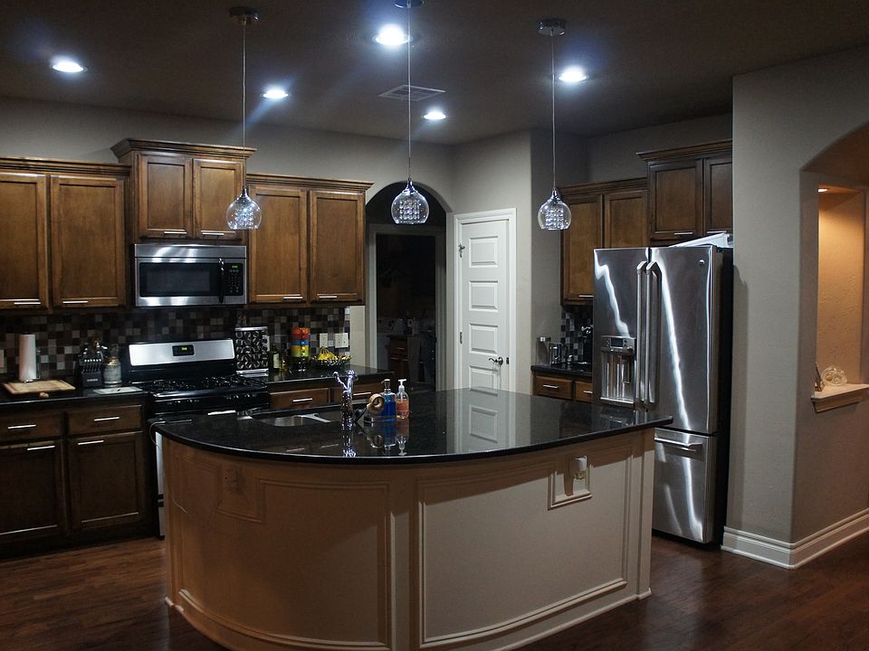 Kitchen w/ huge island
