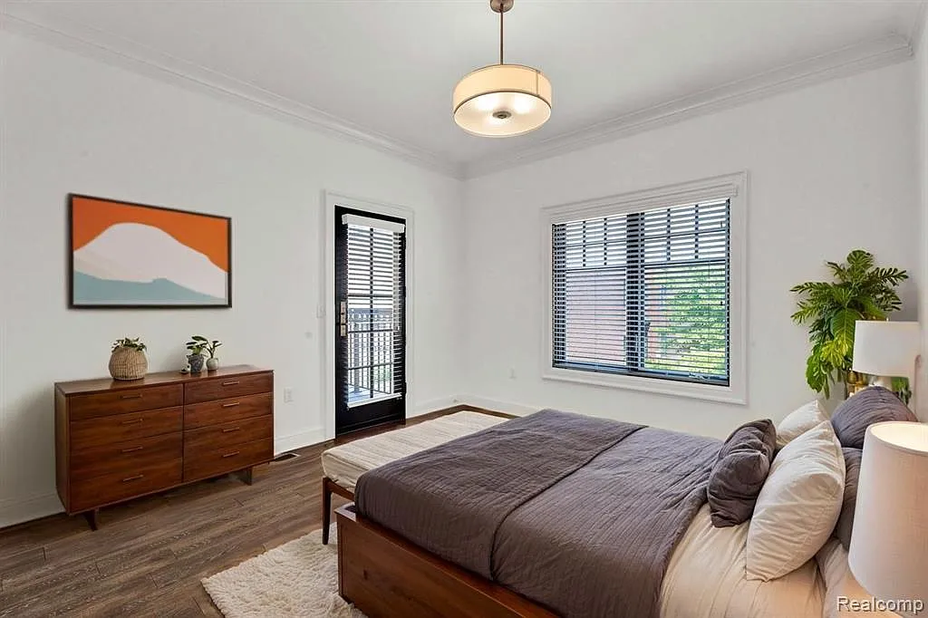 2 bed, 2.5 bath, 1884 sqft, $5,500 — Photo 3