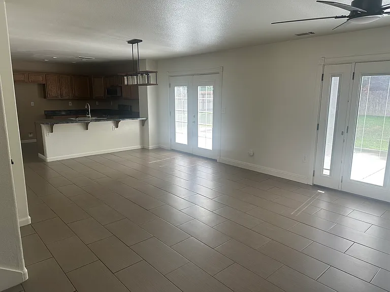 3827 W Prospect Ave — Photo 6