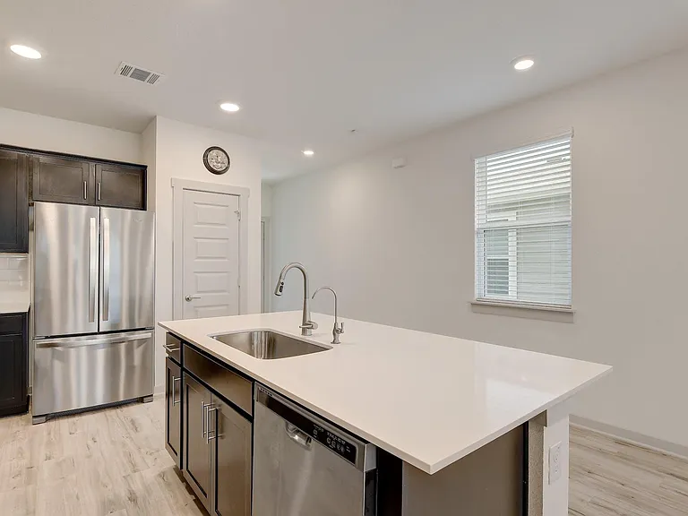 121 Fairfax Ave — Photo 10