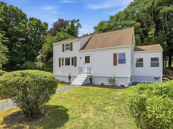 2 Douglas Ter, Lowell, MA 01852
