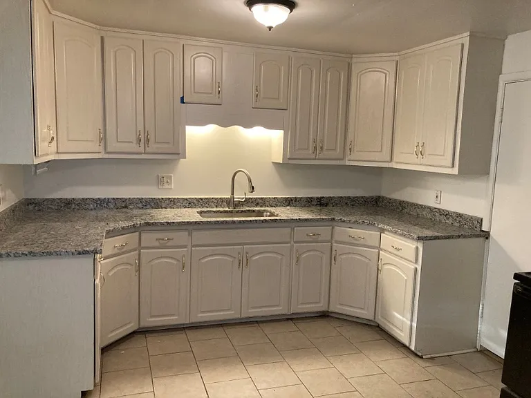 248 S King St — Photo 10