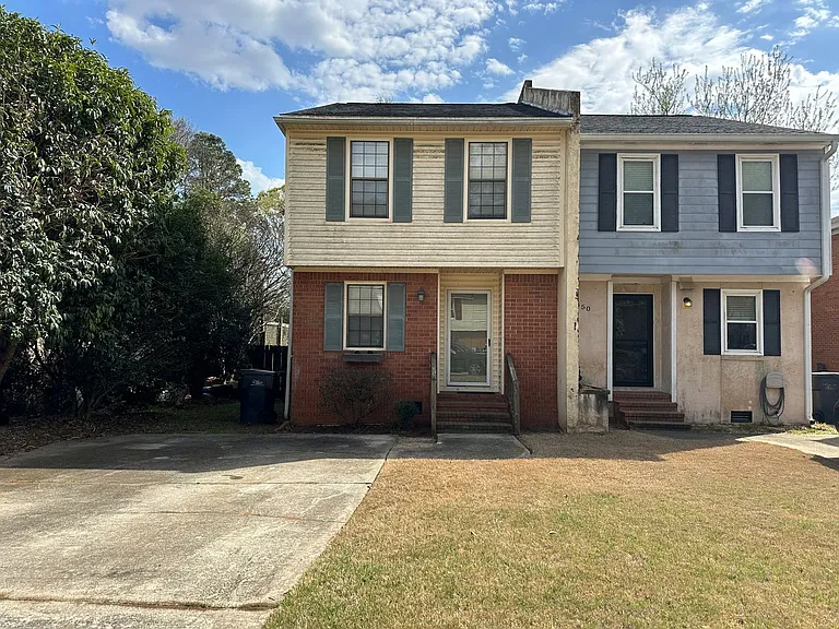 2448 Riverlook Dr — Photo 2