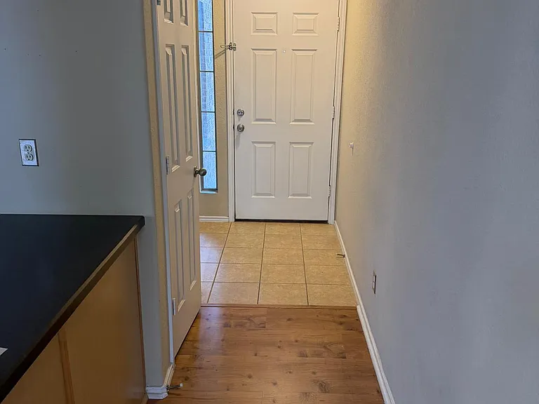 1139 Landon Ln — Photo 22