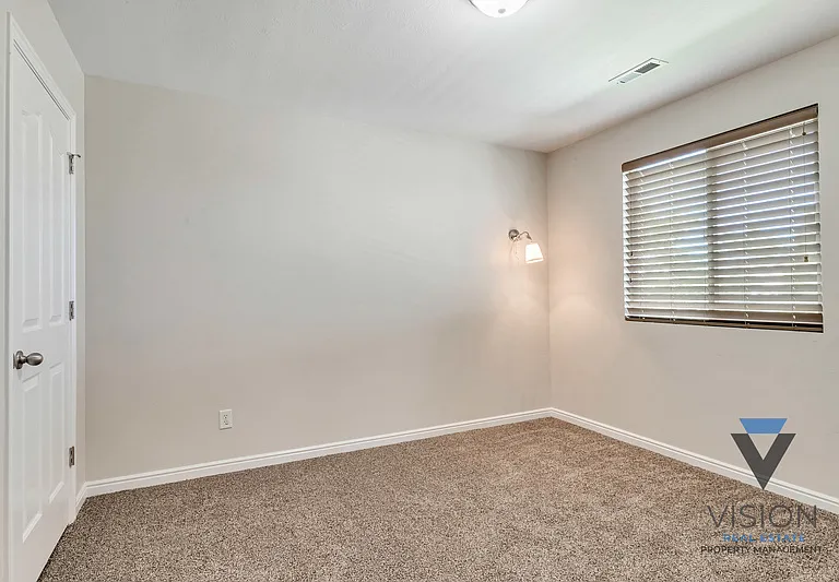 1143 W 150 N — Photo 14