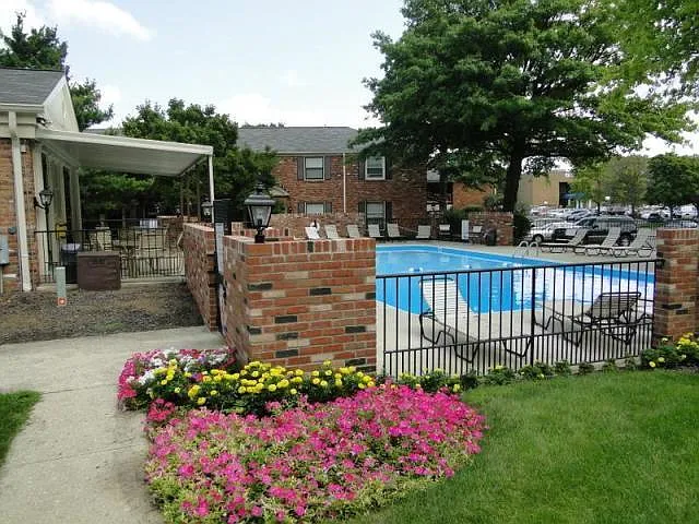 922 Chatham Ln #L — Photo 27