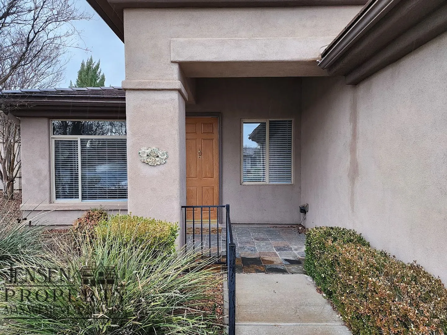 Beautiful Coral Canyon Home- Yard Care Included. — Photo 4