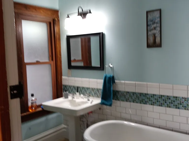 612 E Grand Ave — Photo 6