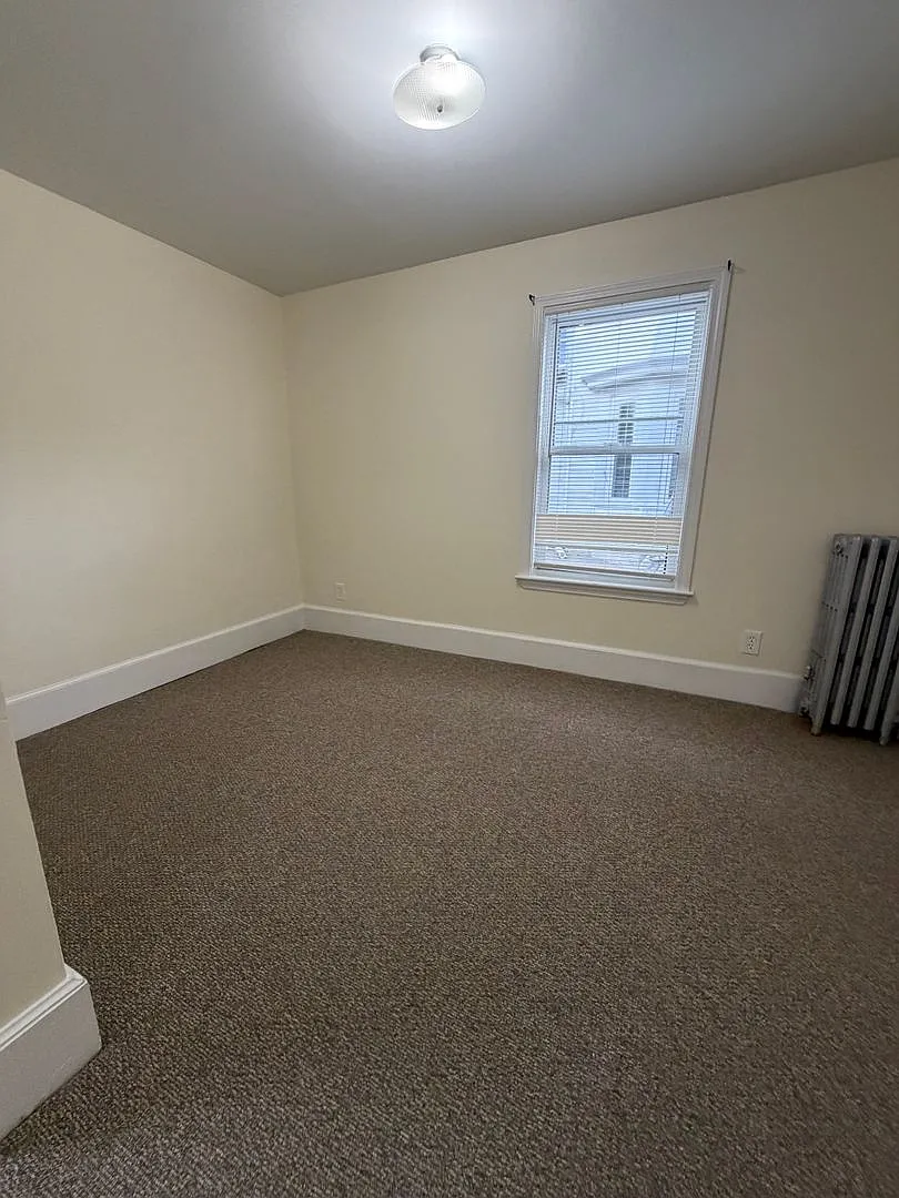 Spacious studio in Waltham — Photo 1