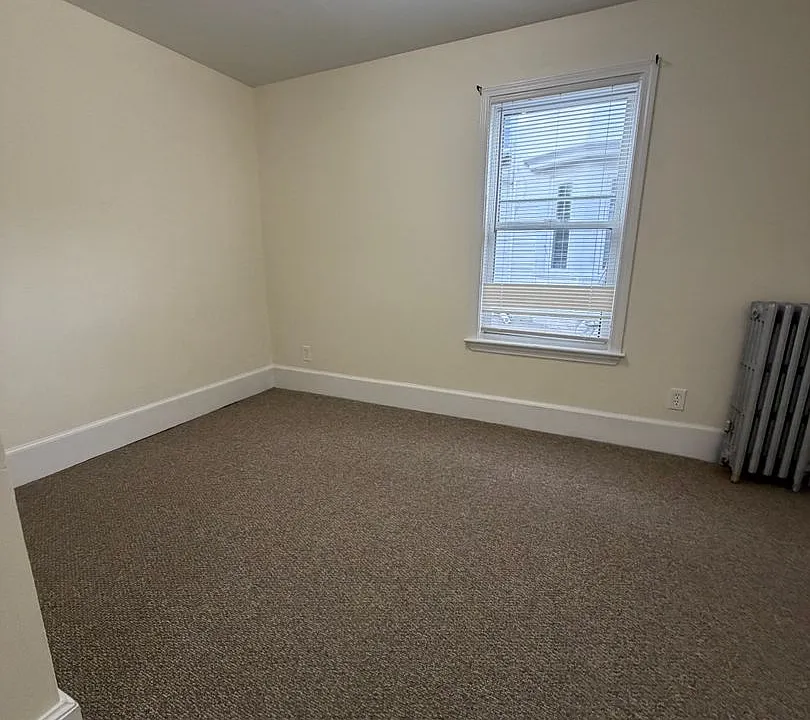 34 Crescent St #4