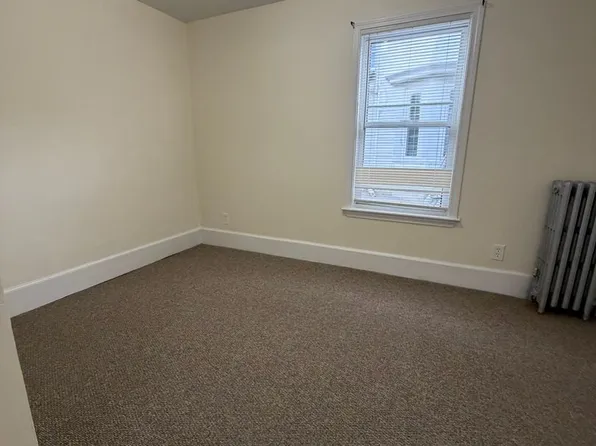 34 Crescent St APT 4, Waltham, MA 02453