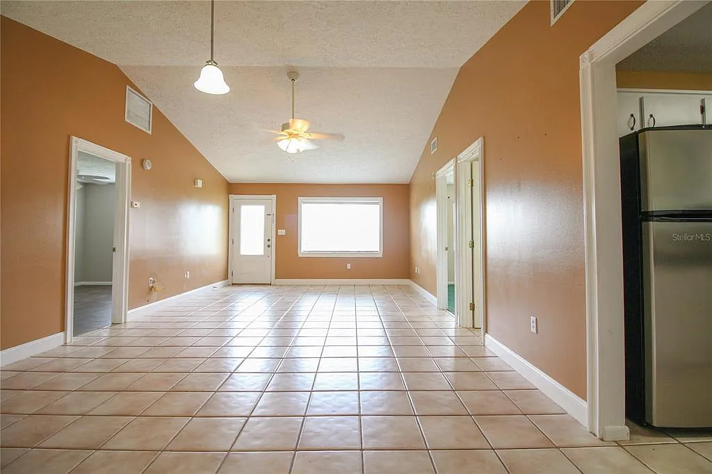 3 bed, 2.0 bath, 1436 sqft, $1,750 — Photo 2