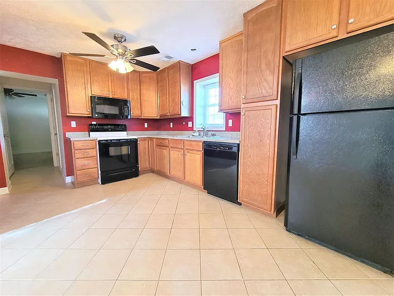 121 Fairfax Rd — Photo 11