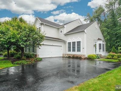 59 Thistle Dr, Paramus, NJ, 07652