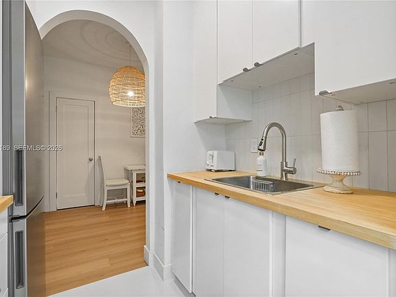 3rd image of 750 Espanola Way APT 6