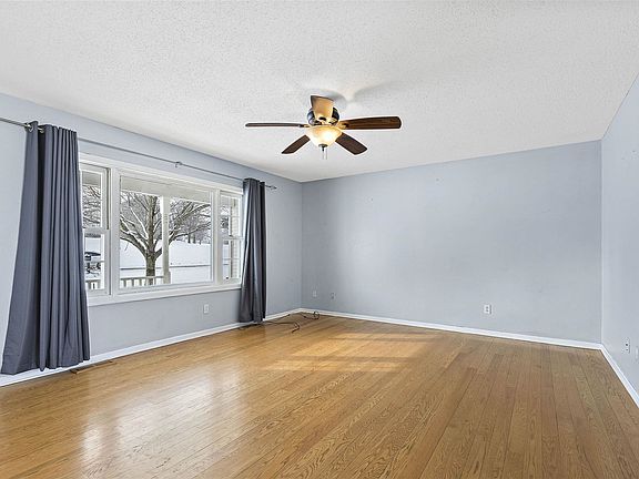 5th image of 1109 Otter Creek Dr