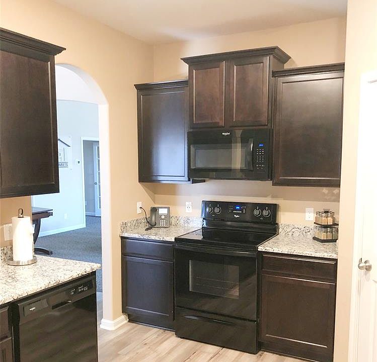 2nd image of 817 Saint James Pl