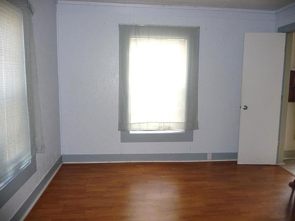 5th image of 310 Oak St