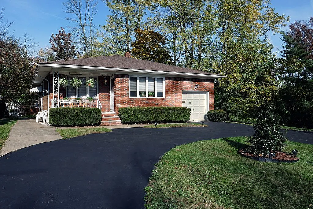 12 Holly Rd photo 1