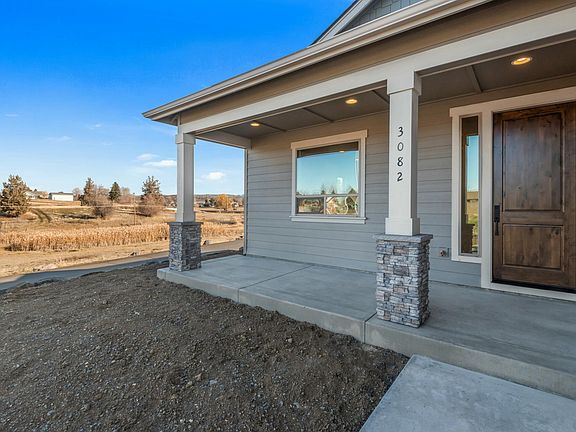 3rd image of 3082 NW Horseshoe Ln