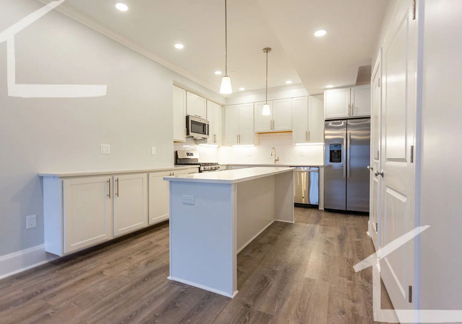 Hot Brighton Listing — Photo 1