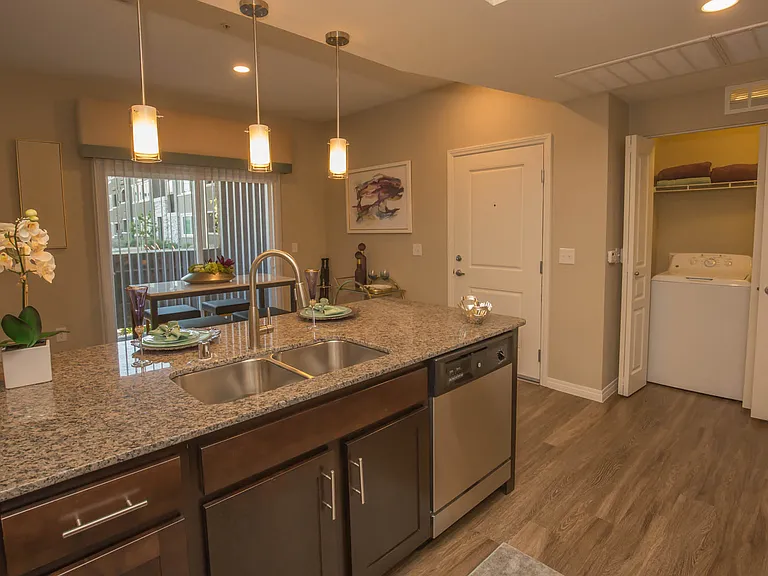 A3 761 SQFT 1 Bed 1 Bath