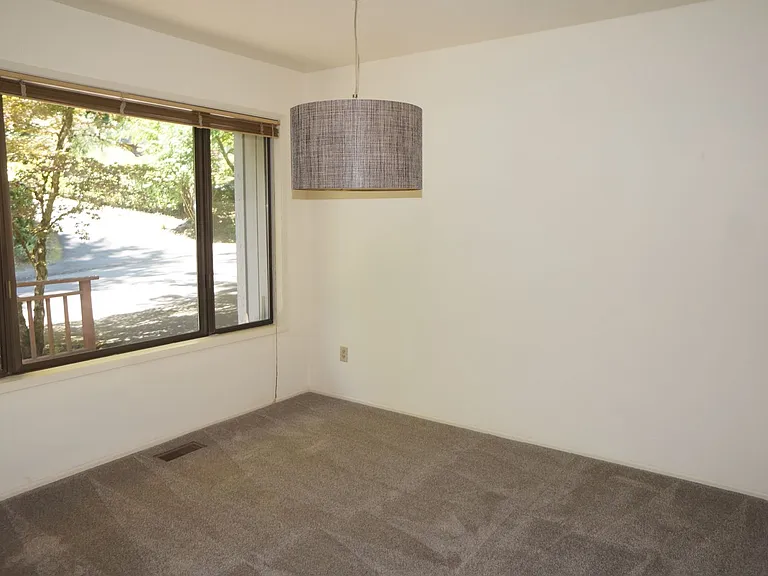 1440 SW Upland Dr — Photo 3
