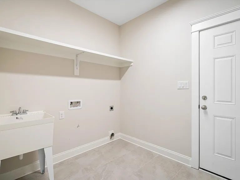 774 Dunker Ave — Photo 16
