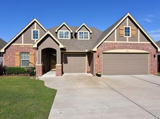 2446 S Narcissus Ct, Broken Arrow, OK 74012