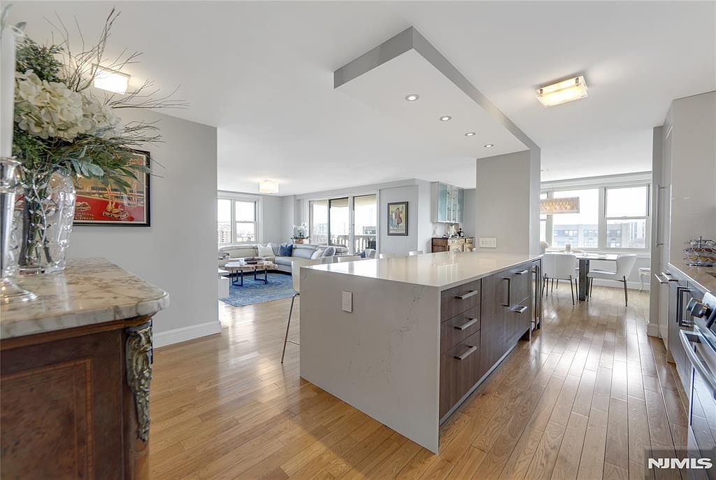 555 North Ave APT 17E, Fort Lee, NJ 07024 | Zillow