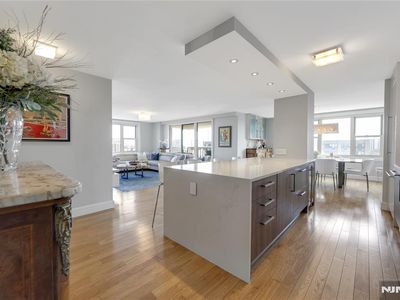 555 North Ave APT 17E, Fort Lee, NJ, 07024