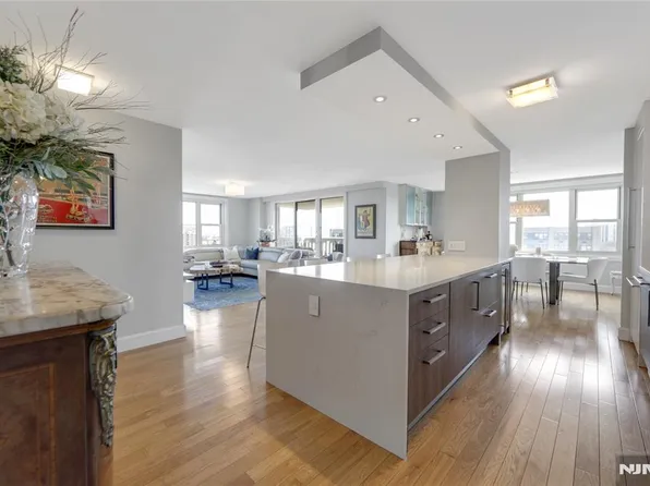 555 North Ave APT 17E, Fort Lee, NJ 07024