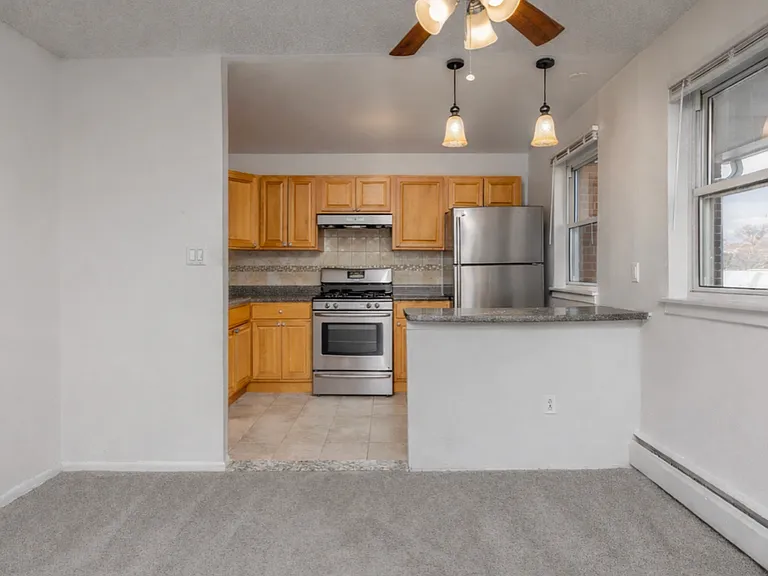 Colonial Point Apartments — Photo 20