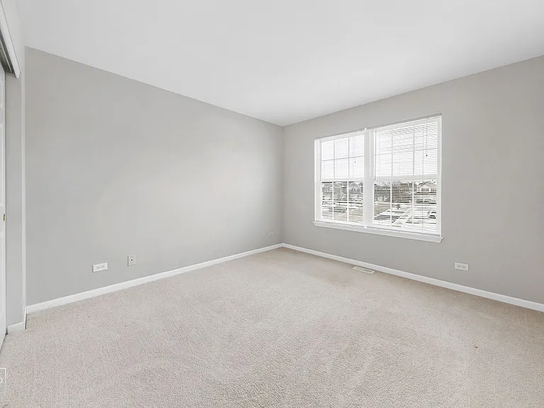 831 Genesee Dr — Photo 8