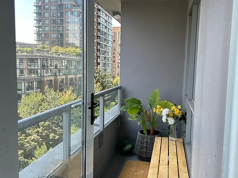 1001 Richards St — Photo 10