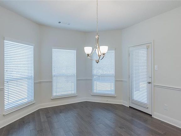 4th image of 1400 Bonanza Ln