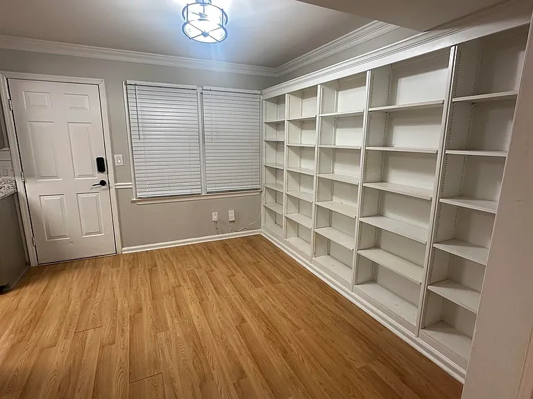 1722 Ward Ave NE — Photo 3