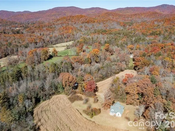 99999 Sugar Hollow Rd, Fairview, NC 28730